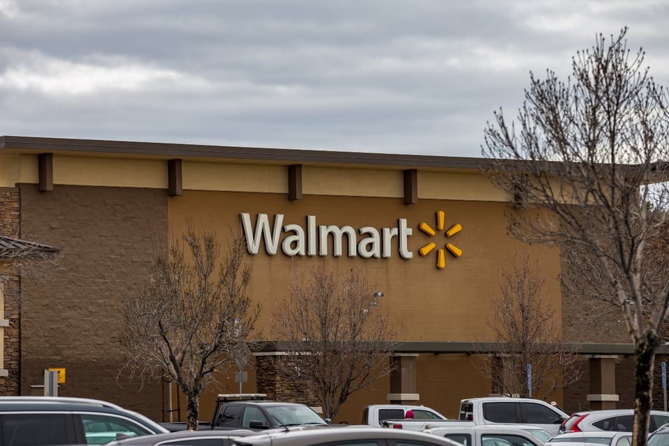Policía mata a niño de 1 año durante operativo frente a Walmart