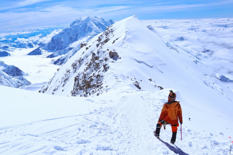 Guardaparques pierde la vida en accidente ocurrido en la montaña más alta de Estados Unidos