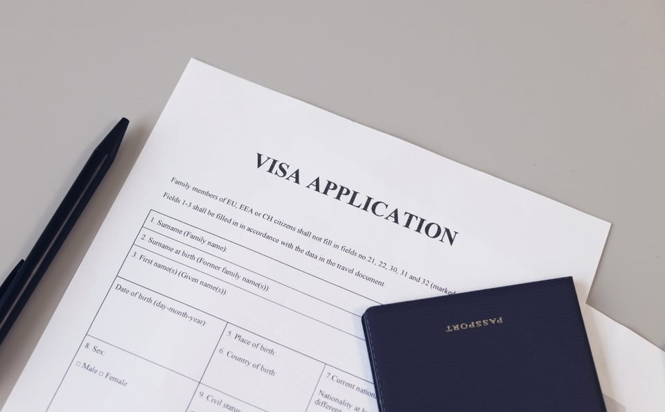 EE.UU. cobrará hasta $935 por acelerar entrevistas de visa