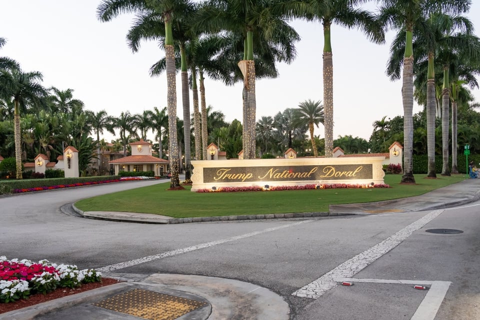 Inmigrante hispano se fue de luna de miel a hotel de Trump y terminó detenido por ICE
