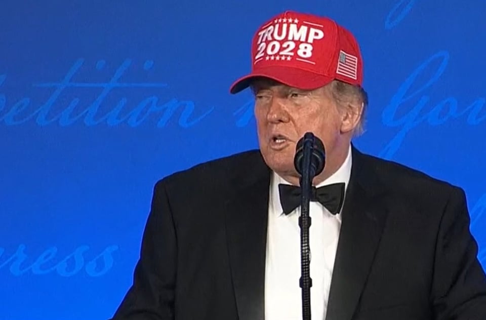 Trump revive choques en la cena de periodistas