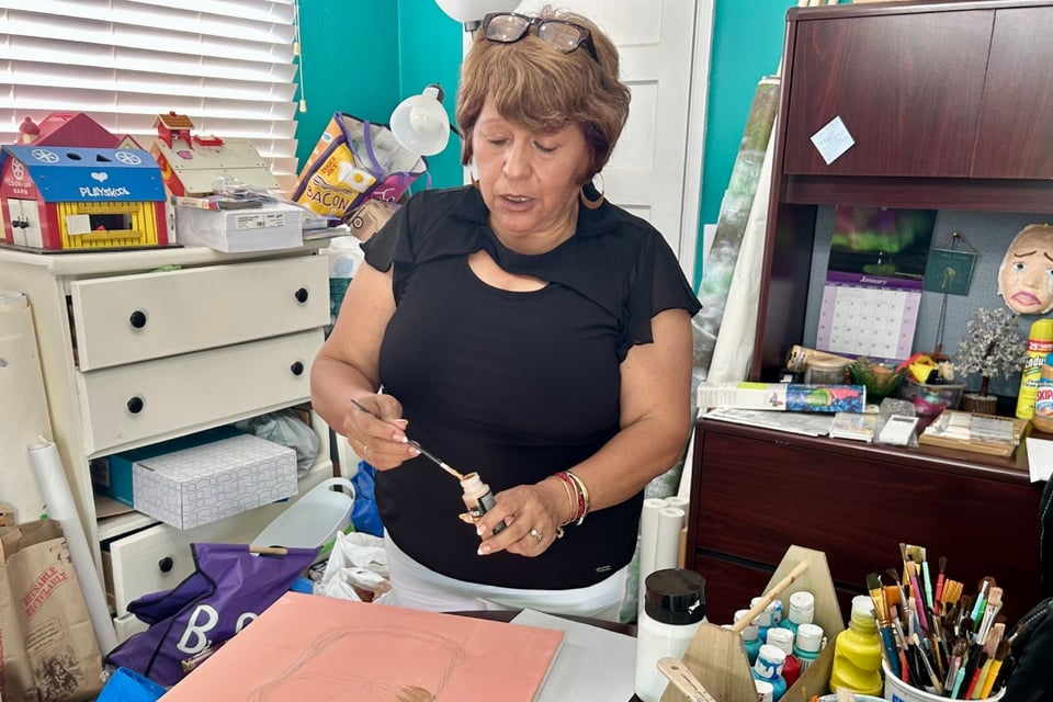 El arte reemplaza al miedo: así enfrentan familias inmigrantes el impacto de las redadas de ICE en Arizona