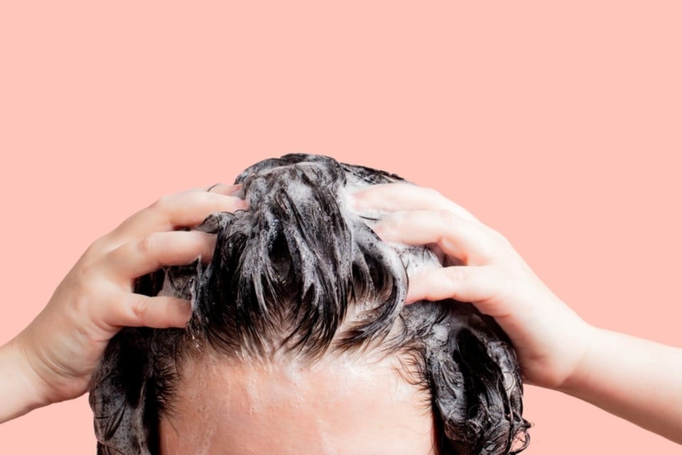 Retiran shampoo por posible contaminación