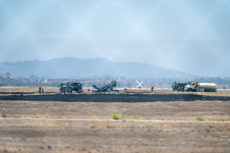 Avión de combate se estrella en base militar de California