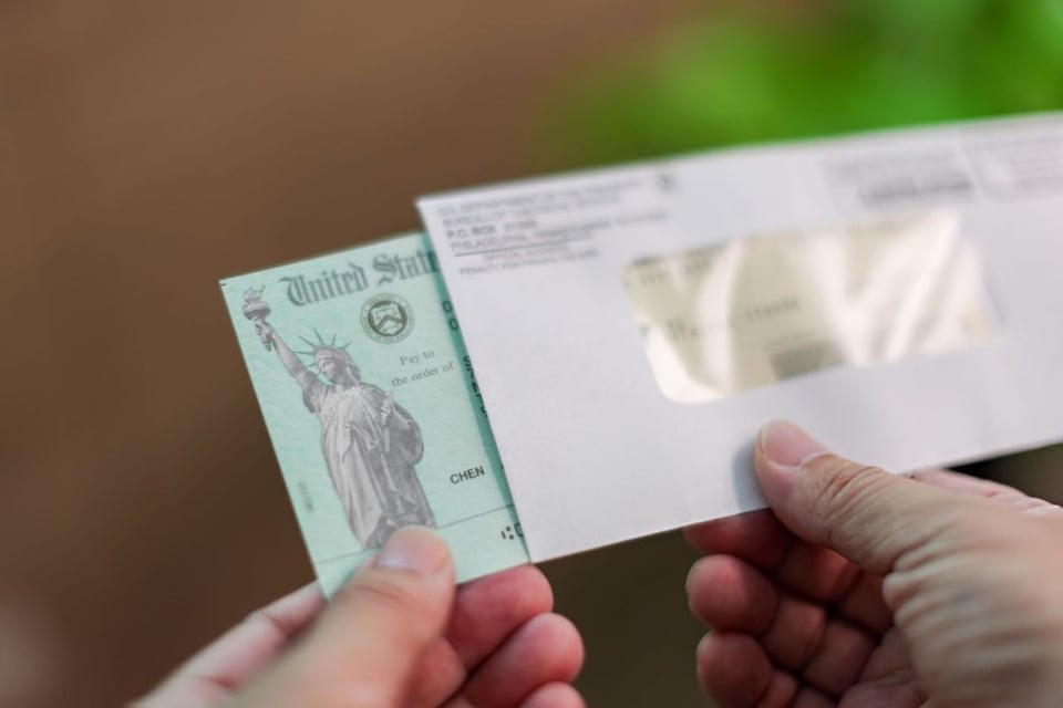 cheques de ayuda
