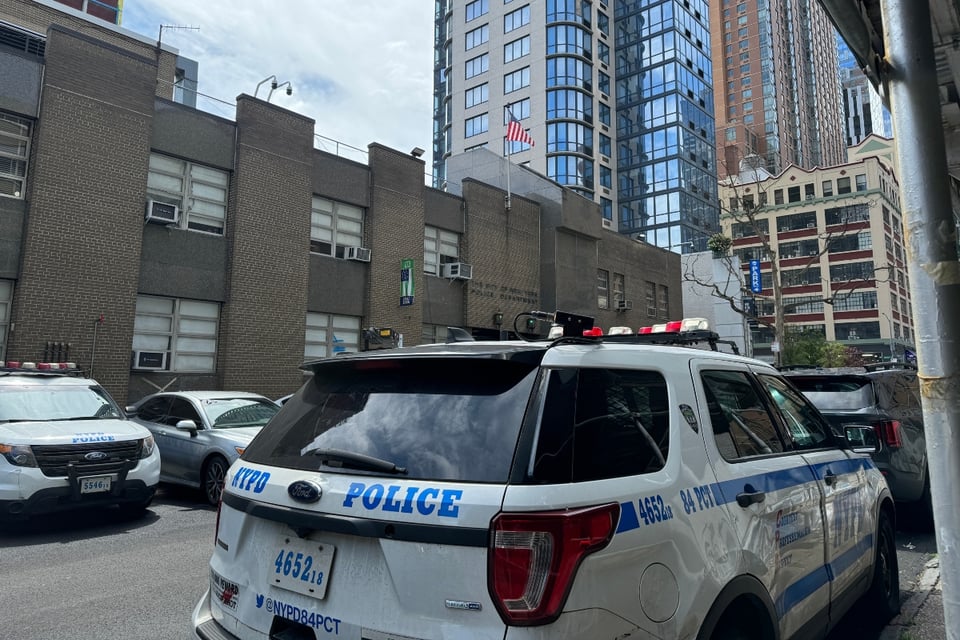 Rascacielos de Pfizer provoca evacuación en Nueva York por posible colapso