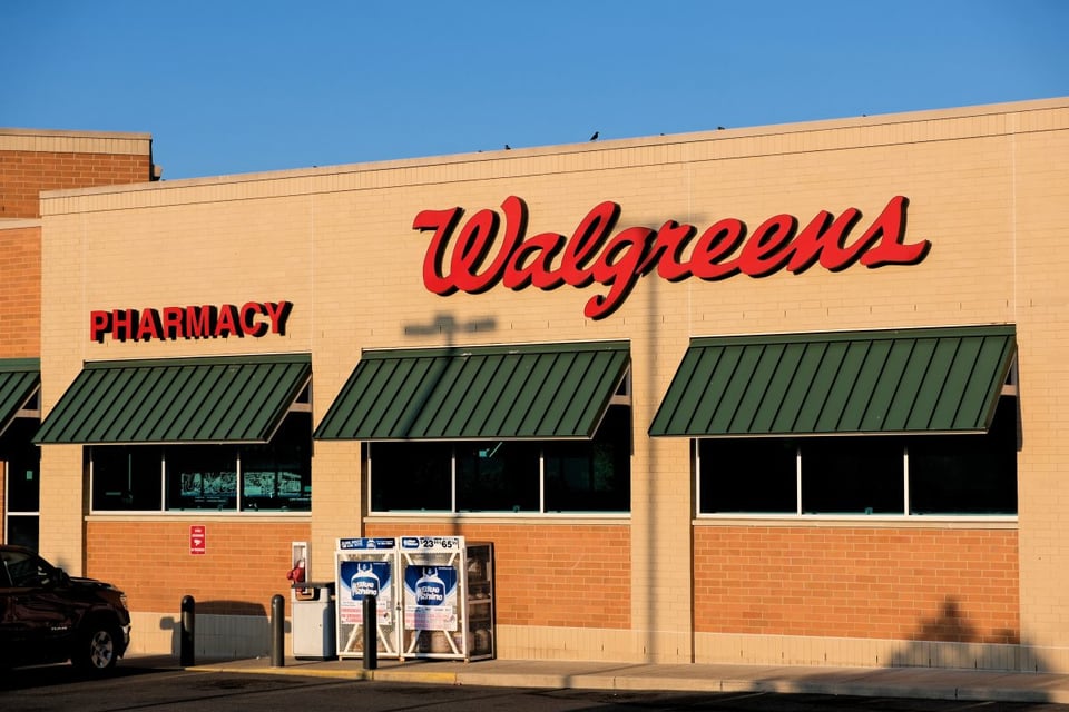 qué abre 4 de julio, tiendas abiertas EEUU, restaurantes abiertos Independence Day, horarios Walmart Target 4 julio, USPS cerrado feriado, servicios UPS FedEx julio
