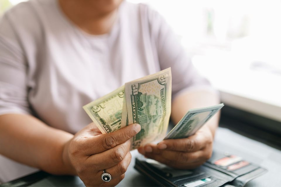 El dólar cae en México a su nivel más bajo en un mes: ¿a quién beneficia esta baja?