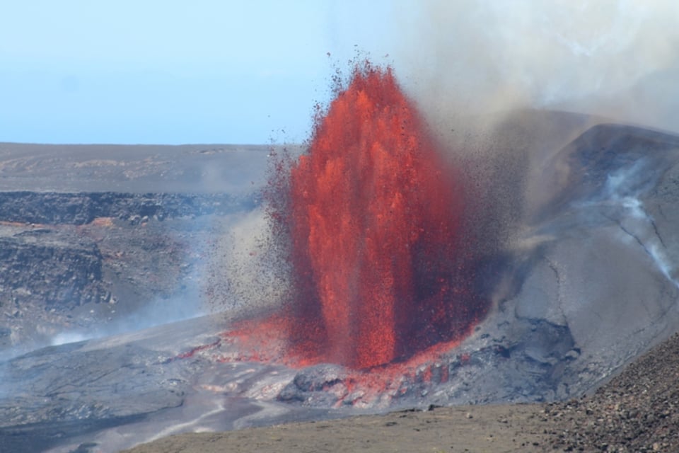 Huracán y volcán en Hawái