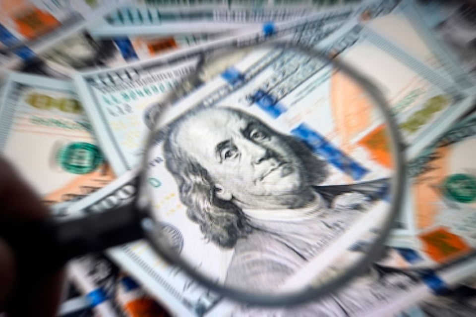¿Te conviene un dólar más barato? Quién gana y quién recibe menos con la caída de hoy