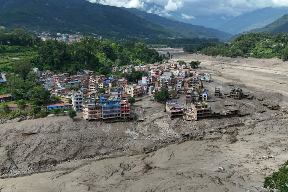 Impactantes imágenes de la inundación en Nepal: 55 muertos y 403 desaparecidos