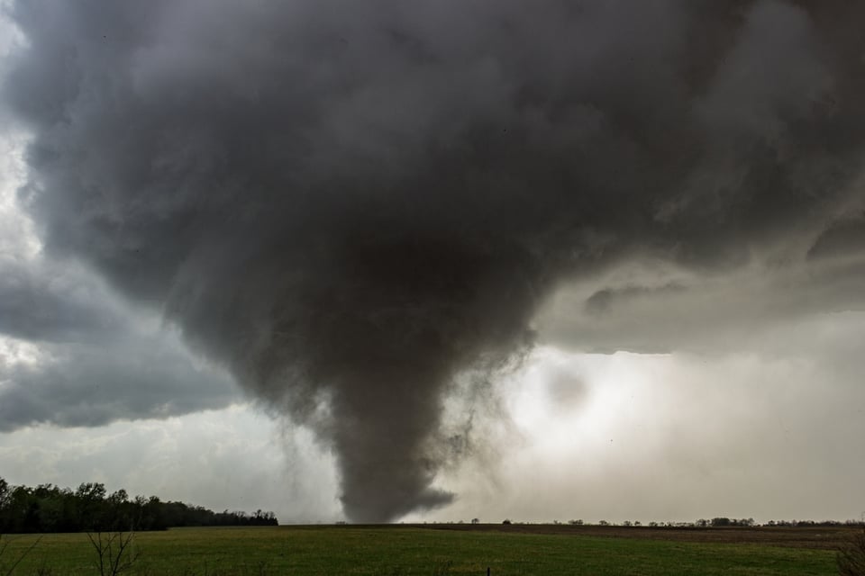Dos tornados dejan destrucción y apagones en condado de Delaware