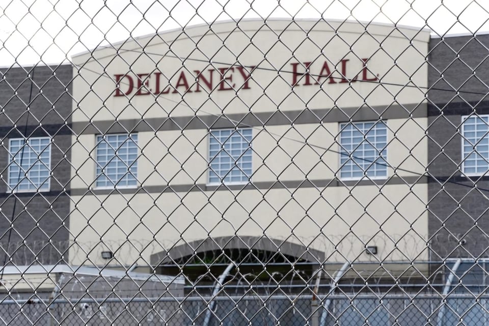 delaney, denuncian, muerto, centro, de , ice, inmigrante