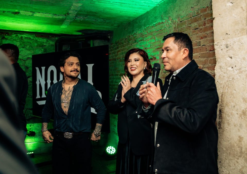 Cristy Nodal estuvo durante años involucrada en el desarrollo de la carrera artística de su hijo Christian Nodal. Crédito: Mezcalent.