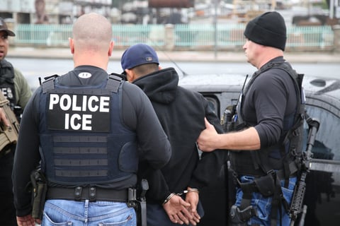 ICE habría usado un disfraz de electricista para arrestar a un hombre en Phoenix: ¿hasta dónde pueden llegar los agentes?