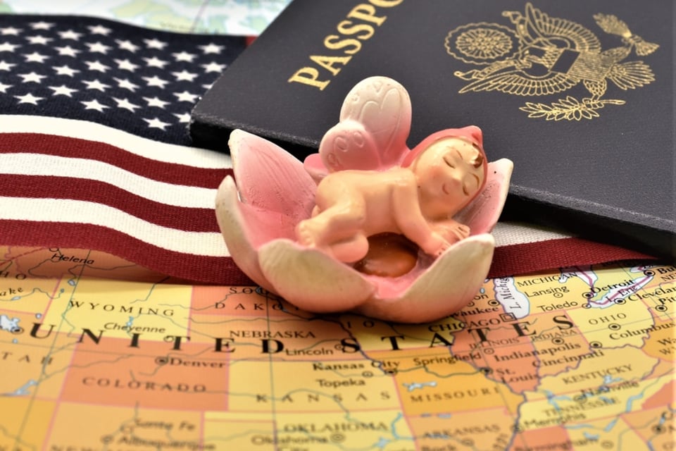 DHS amplía excepción a ciudadanía por nacimiento: ¿Qué niños nacidos en EEUU podrían quedar fuera?