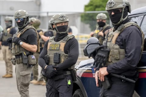 ICE estudia una red de vehículos para detener inmigrantes durante operativos