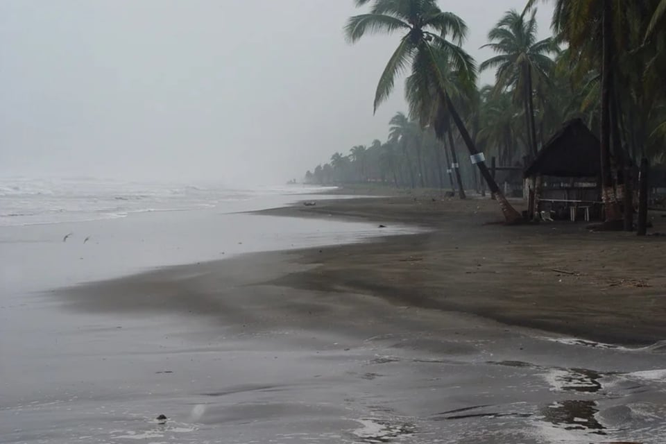 Huracán Polo alcanza categoría 5: su humedad dispara la amenaza de inundaciones
