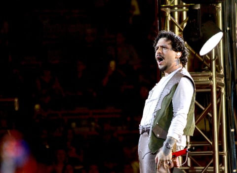 Christian Nodal niega querer frenar la ‘Ley Cazzu’, pero un expediente judicial contradice parte de su versión