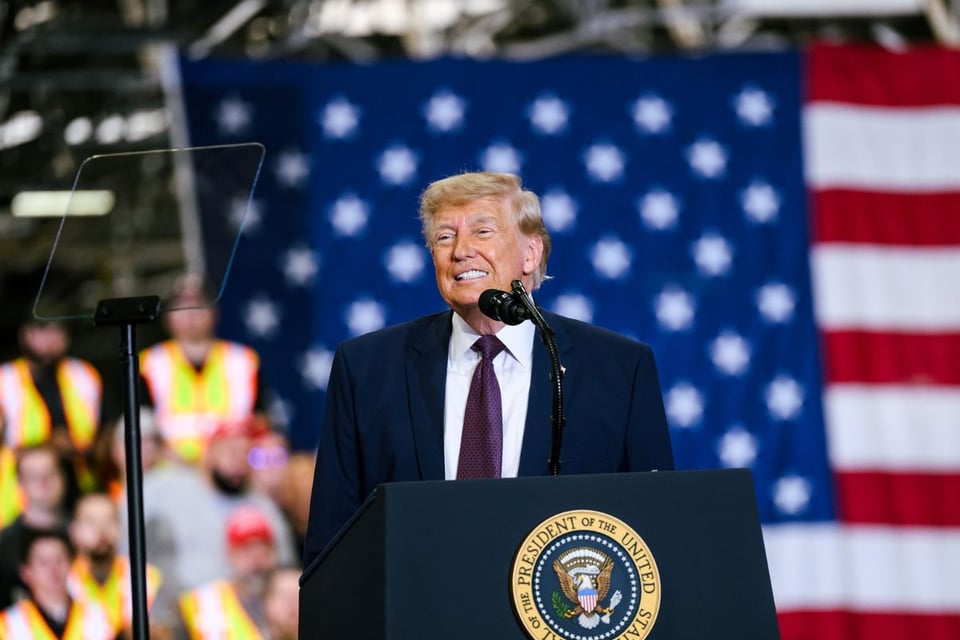 Trump insiste con cheque de $5.000 mientras votantes latinos siguen preocupados por la economía
