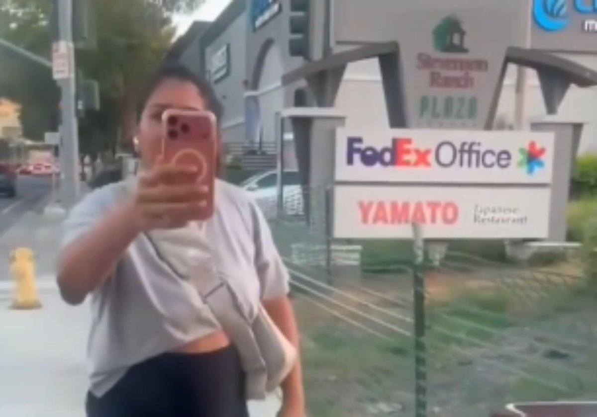 Mujer amenaza con llamar a ICE y el video golpea su negocio