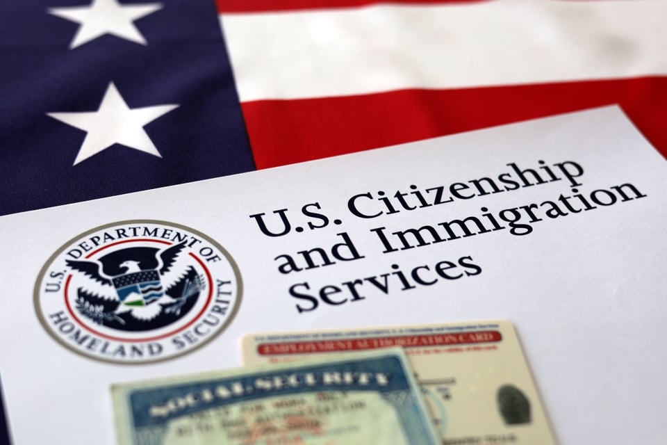 Green card en octubre: USCIS abre una ventana clave, pero la fecha de prioridad decide quién puede avanzar