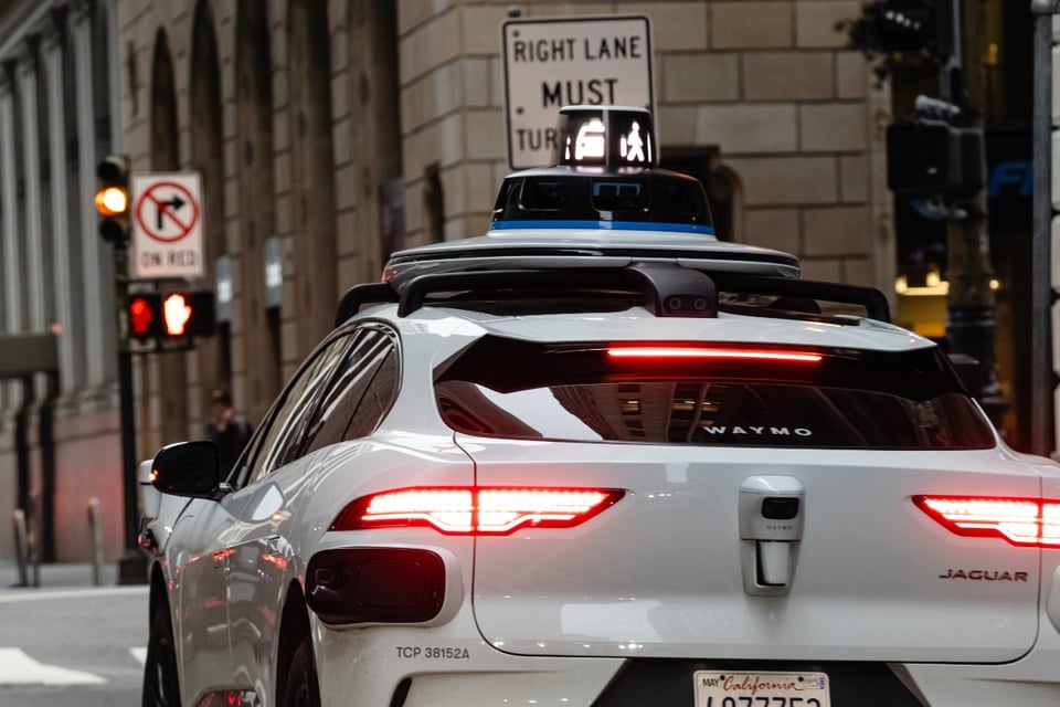 Menores arrestados en Waymo: hallan rifle clandestino