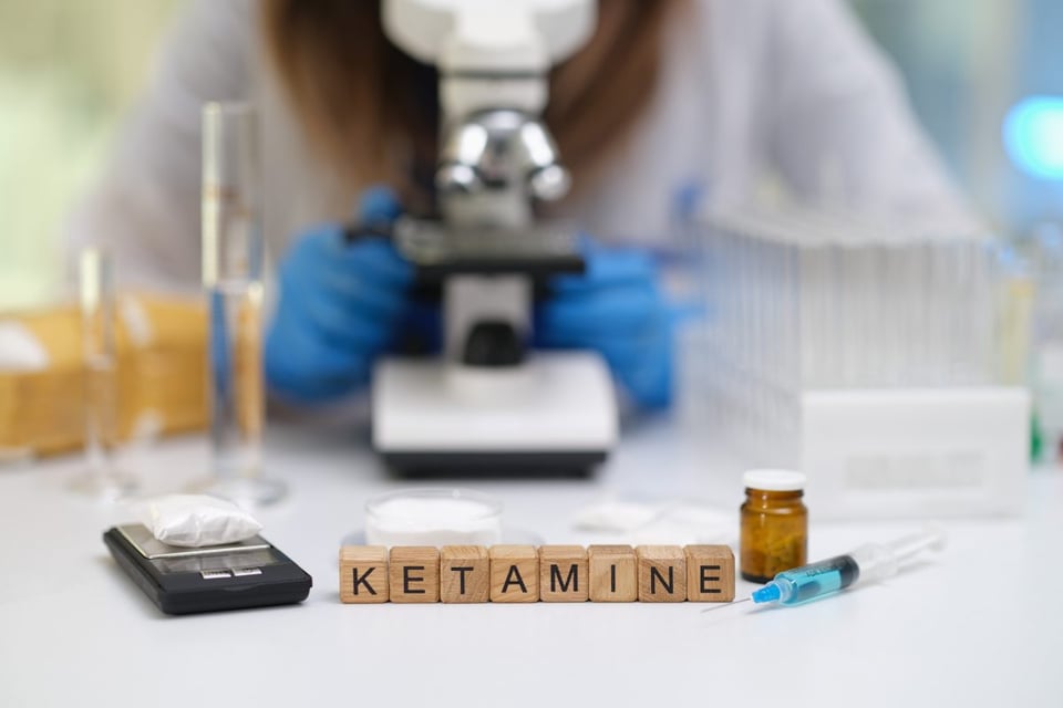ketamine, pills, bipolar, disorder, Ketamine May Help Treatment-Resistant Bipolar Depression, Study Finds