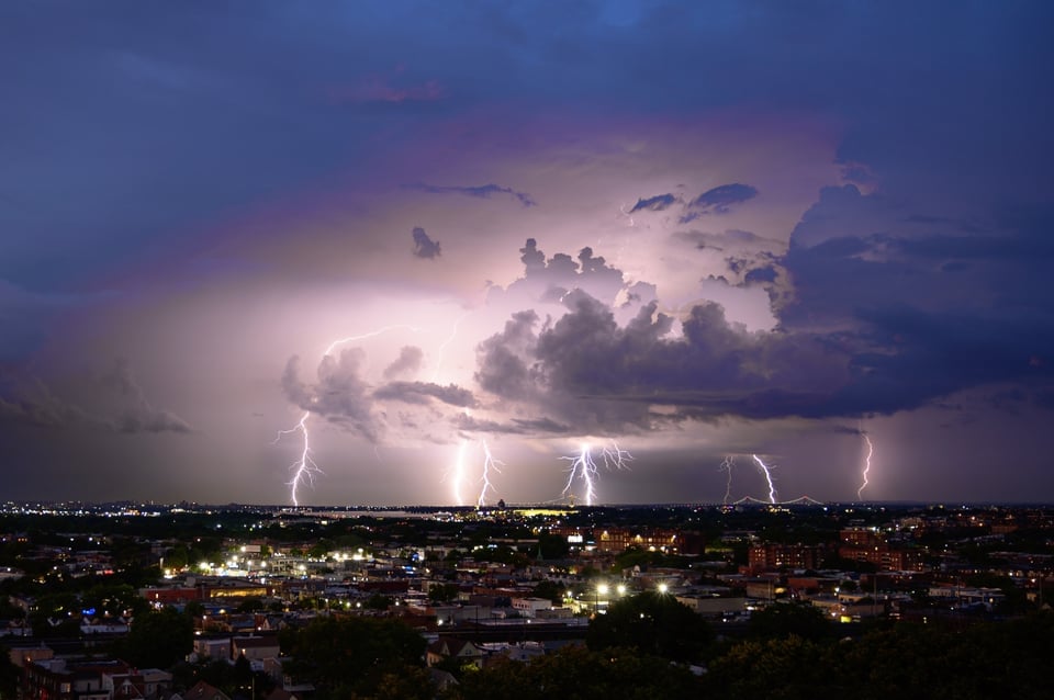 Tormenta amenaza con vientos destructivos, inundaciones y apagones este fin de semana ¿quiénes están en riesgo?