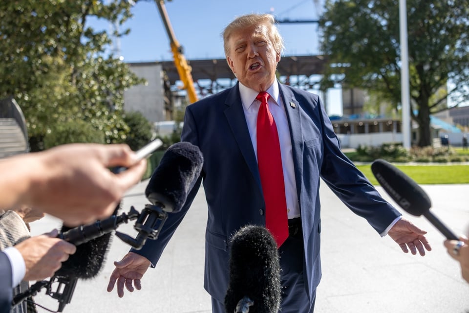 “Dios hizo a Trump”: el polémico video que vuelve a sus mítines antes de las elecciones