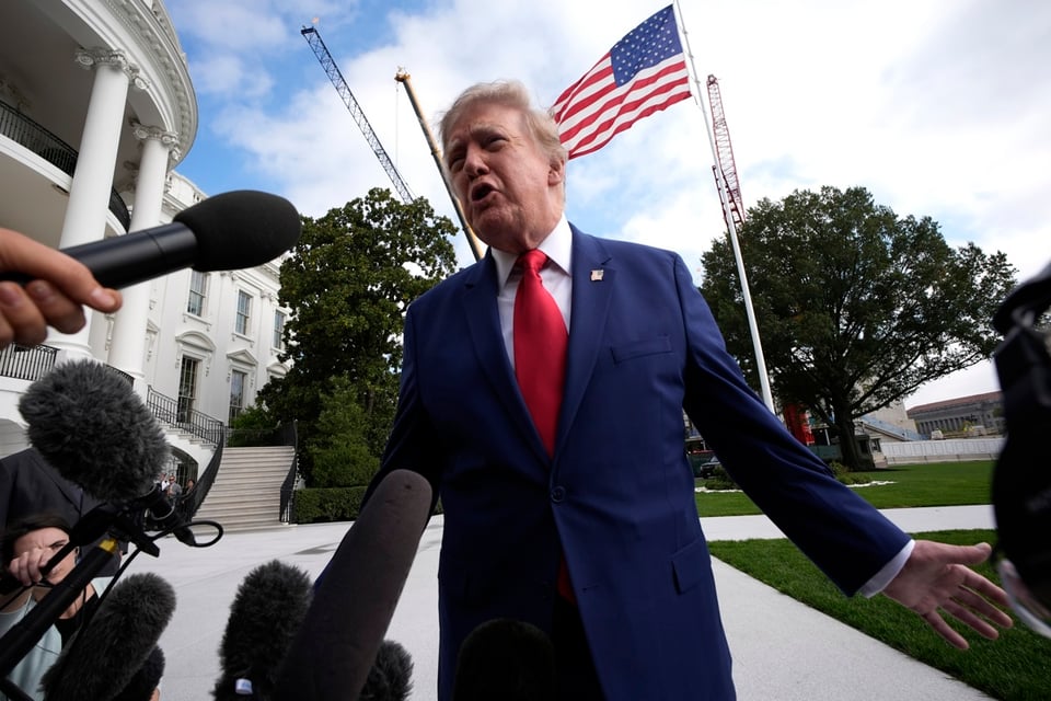 Trump recibe un revés judicial: juez frena el veto contra CNN, Politico y MS NOW en la Casa Blanca