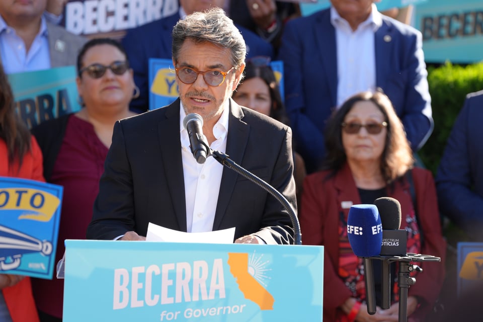 Eugenio Derbez denuncia intimidación contra latinos en EE.UU. y lanza advertencia por las elecciones