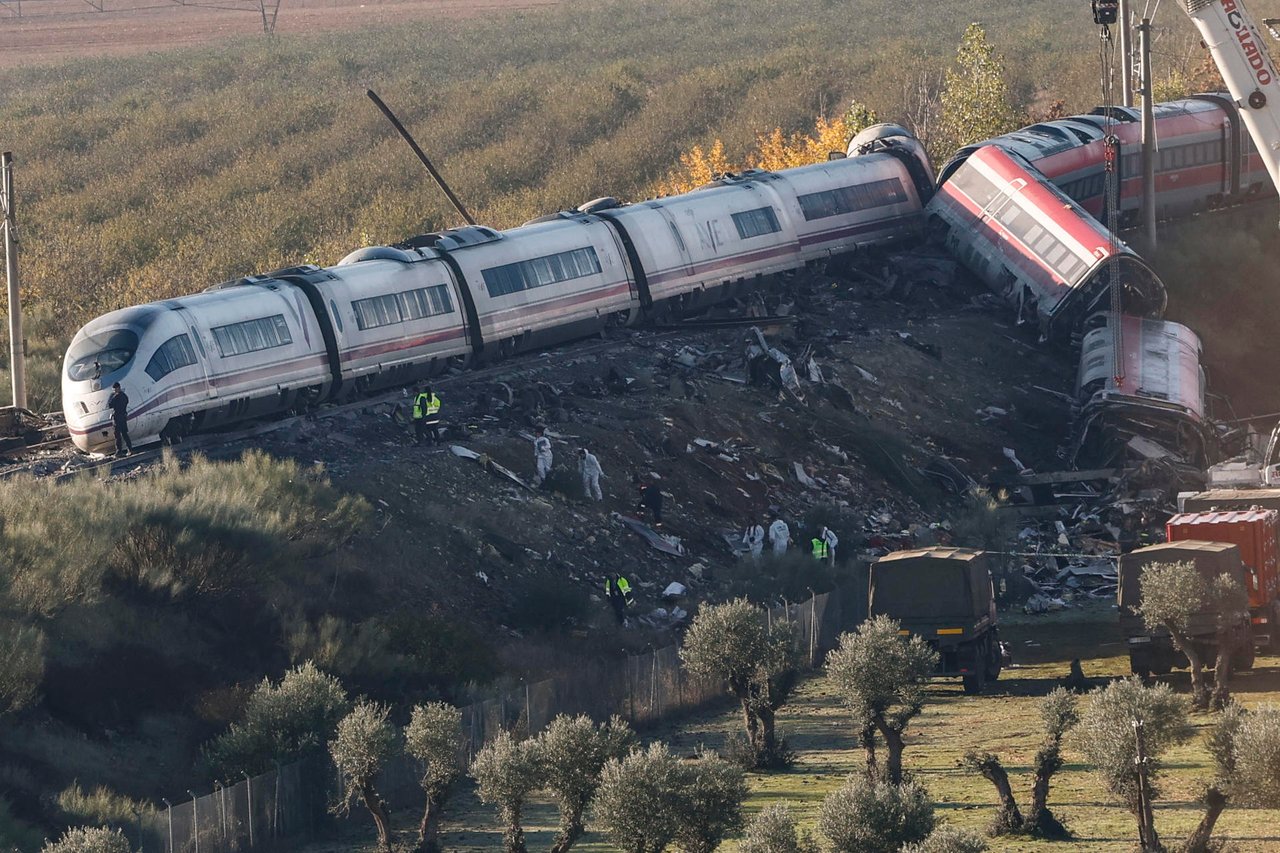 México busca connacional España Un accidente de tren ocurrido en la provincia española de Toledo dejó al menos 69 personas fallecidas, según la información difundida por EFE el 30 de octubre de 2026. (FOTO EFE) Mexican Missing in Spain Train Crash; Seven Injured and Discharged