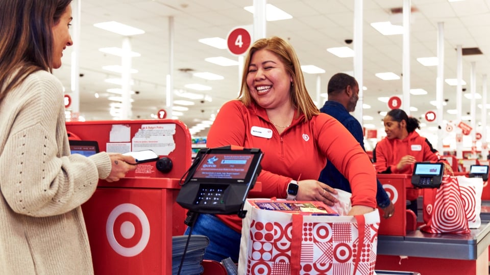 Cómo se prepara Target para las fiestas: equipo fijo, 43,000 trabajadores flexibles y contrataciones de temporada