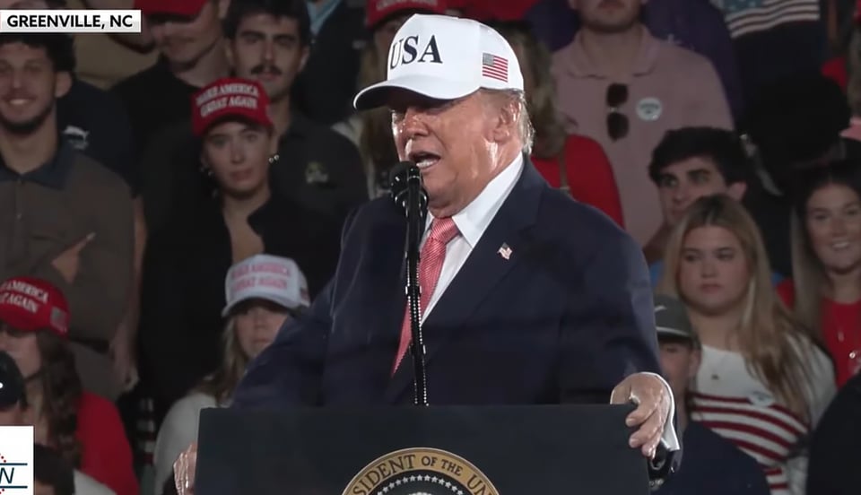 Dos manifestantes interrumpen mitin de Trump: el presidente recuerda cuando pedía golpear a quienes protestaban