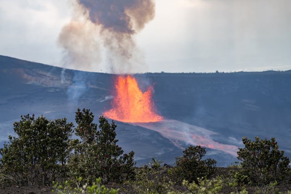 Casi 100 sismos sacuden Kīlauea: cierran zonas turísticas y sigue incierto el próximo episodio eruptivo