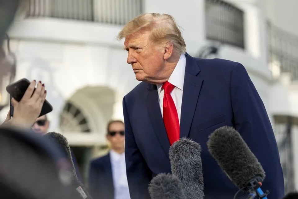 Trump vincula un posible retiro de aranceles a Colombia con su amistad con De la Espriella