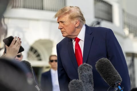 Trump vincula un posible retiro de aranceles a Colombia con su amistad con De la Espriella