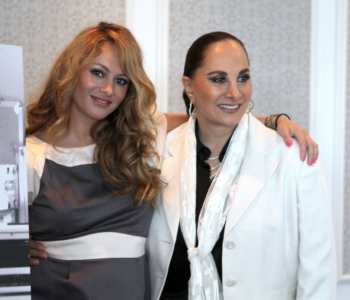 ¿Paulina Rubio presentía la muerte de su mamá? Pidió oraciones el día de ayer…