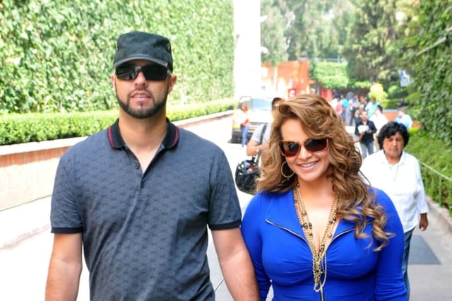 Is Jenni Rivera’s ex, Esteban Loaiza in love with a trans girl﻿?