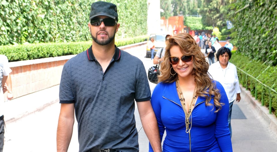 ¡El romance entre Esteban Loaiza, el ex de Jenni, y una chica trans!