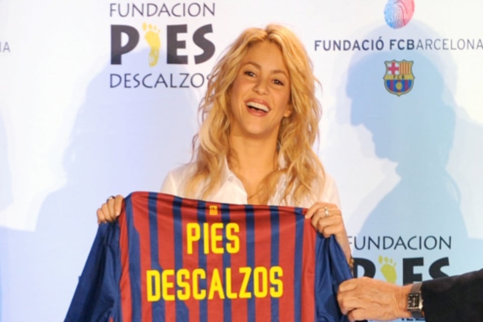 ¿Shakira se separó de Piqué porque lo ‘cachó’ con otro hombre?