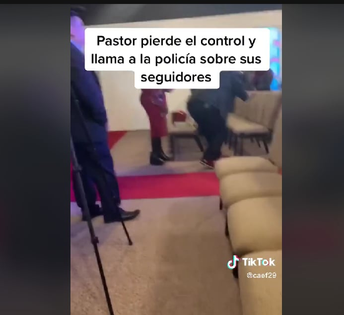 Pastor llama policía diezmo: ¿Los acusó con la policía?