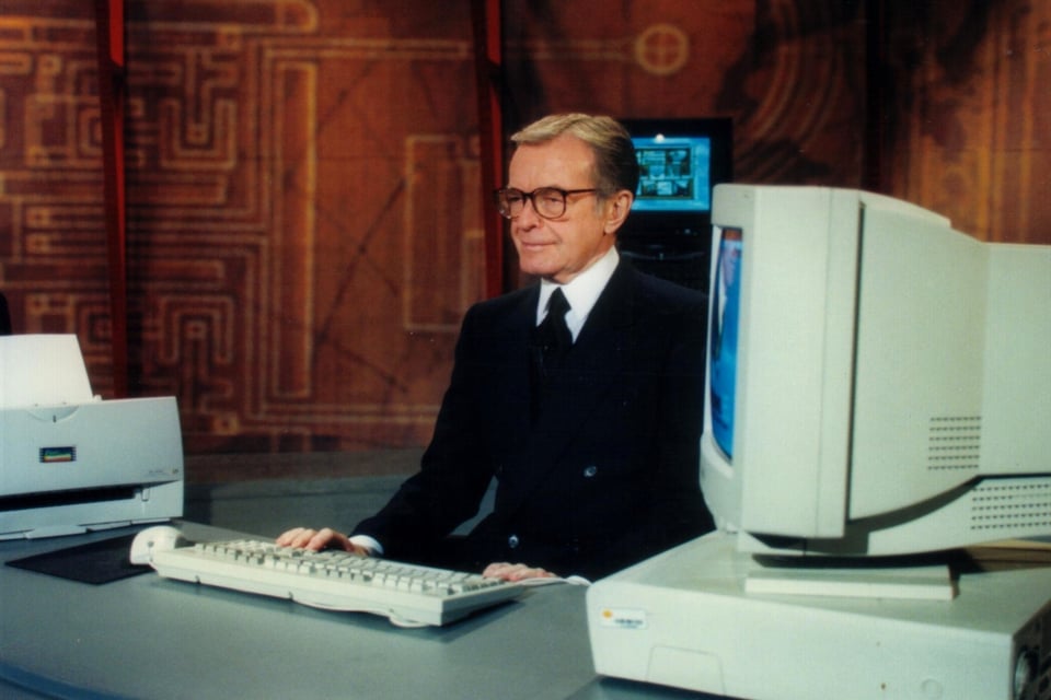 Jacobo Zabludovsky eclipse, Talina Fernández, program, hosts, MundoNOW