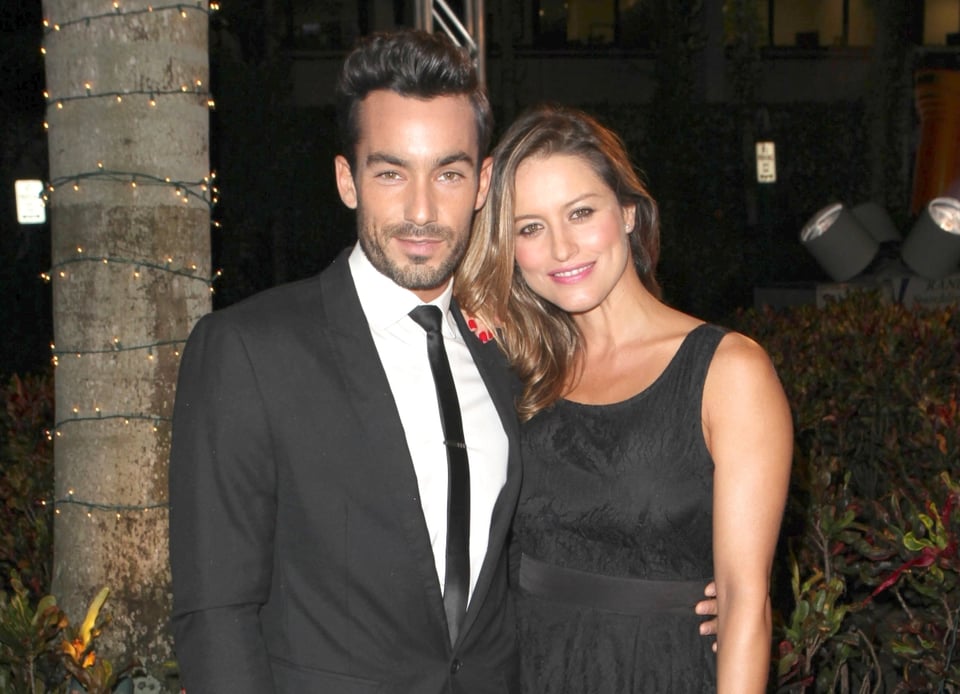 Lola Ponce provoca la envidia desde la alberca y junto a su esposo Aaron Díaz durante sus vacaciones por Europa