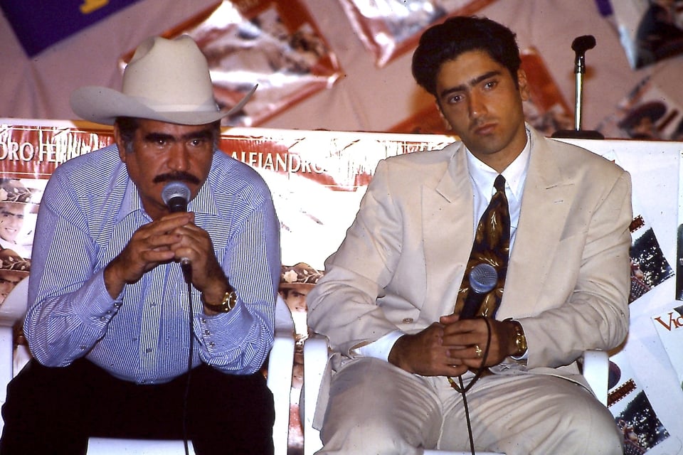 Revelan que hijo de Vicente Fernández amenazó a Juan Gabriel «Estaba con gente armada»