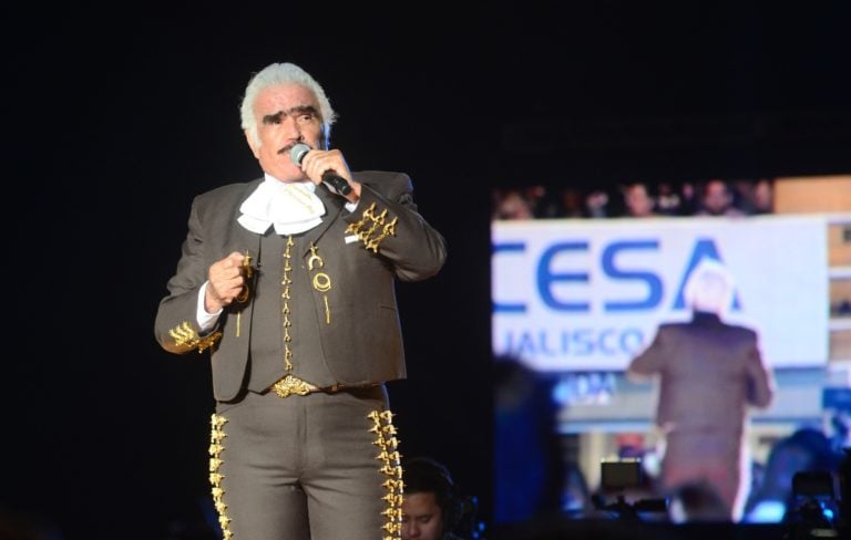 Piden que el «Chente del Oxxo» ocupe lugar de Jaime Camil en serie de Vicente Fernández (FOTOS)