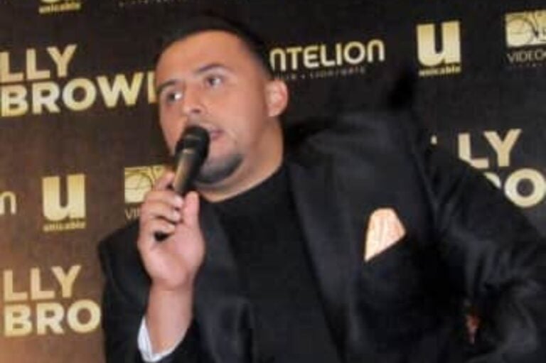 Juan Rivera enciende alarmas tras aparecer al interior de un ataúd; ¿El hermano de Jenni murió?