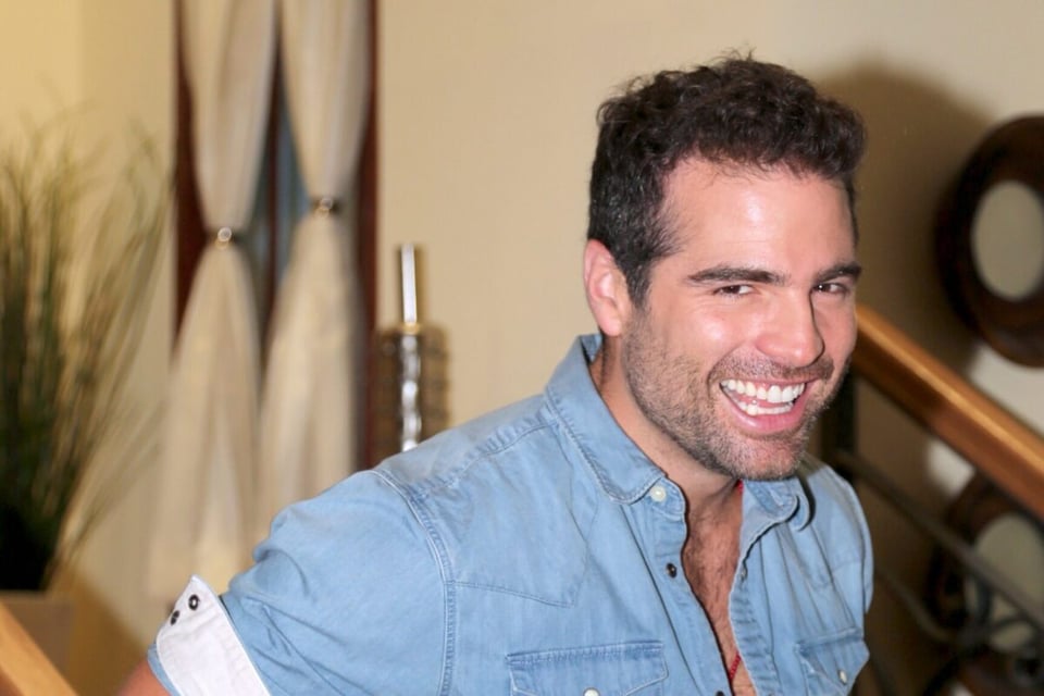 Roberto Manrique gay, comes out of the closet, Pride, MundoNOW, celebrities