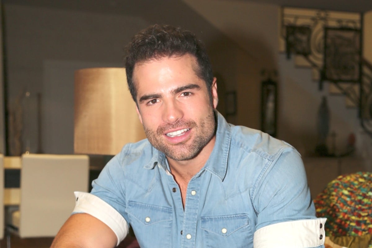 Galán de telenovelas que salió del closet por fin presenta a su novio